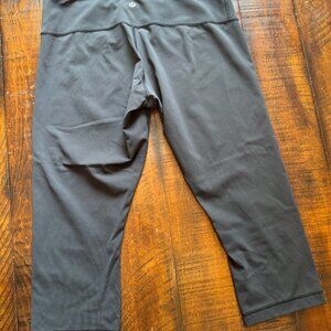 Lululemon Women's Black Capris Size 10